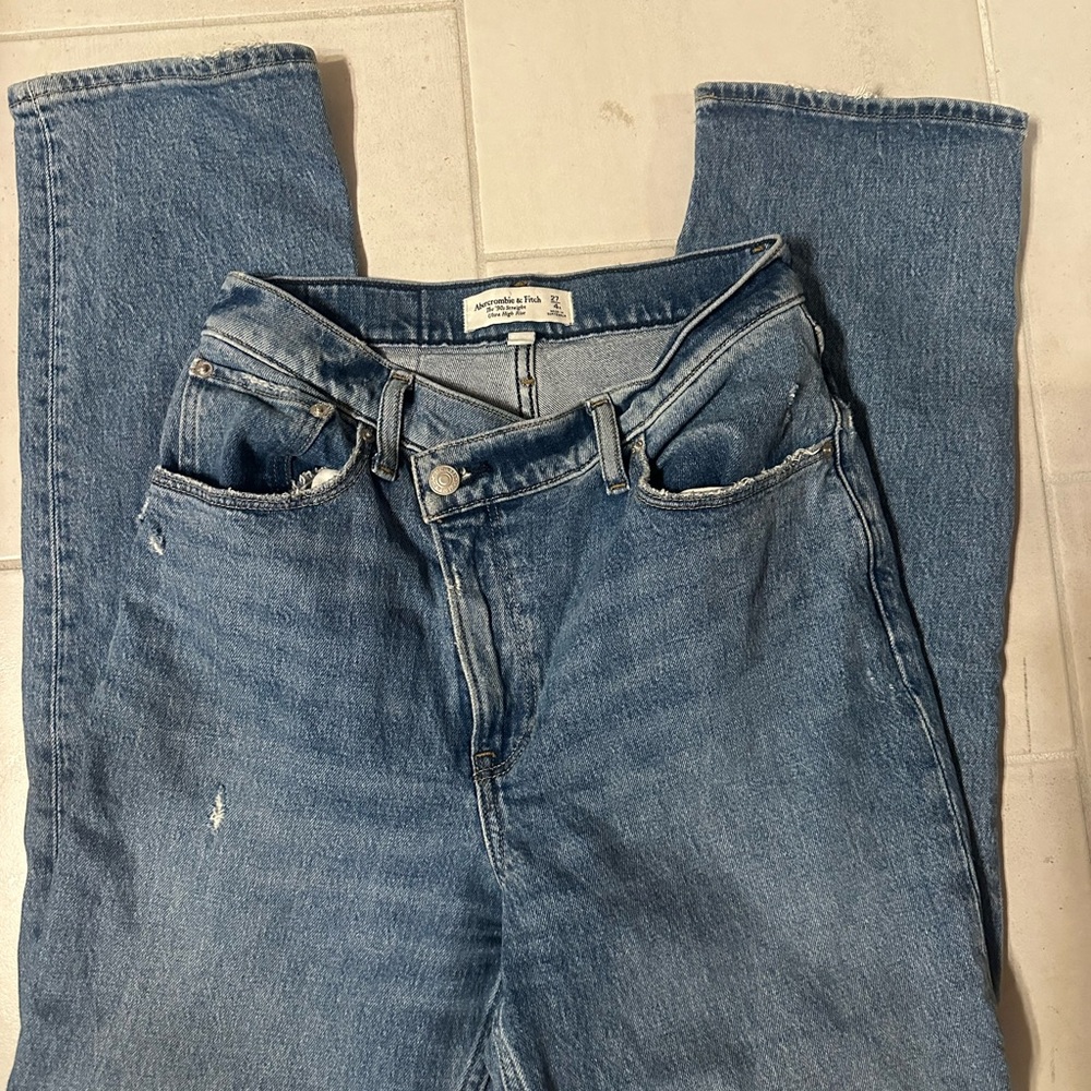 OWO- Abercrombie & Fitch- The 90s Straight Ultra High Rise Jeans- Size 27/4R